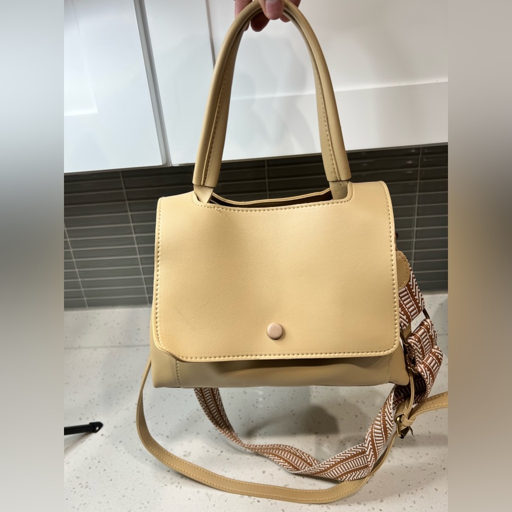 Think Olives Sophie Tote in Beige